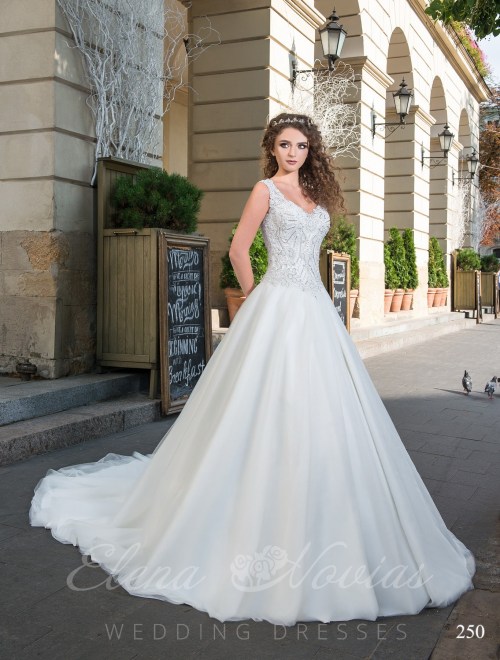 Wedding dress with V-shaped neckline model 250 250